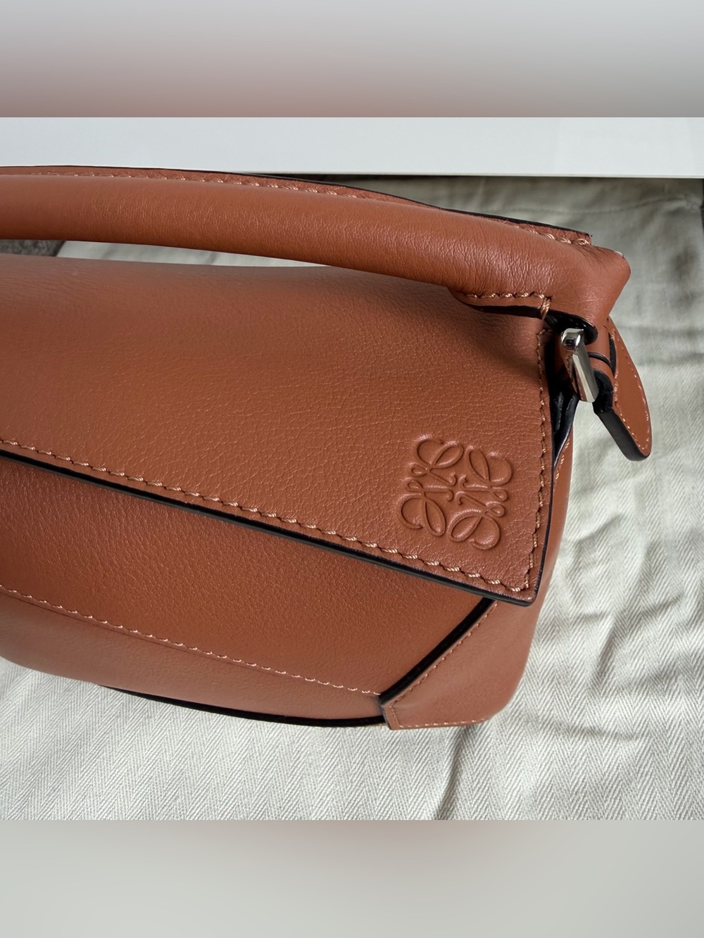 Loewe Mini Puzzle Edge bag in classic calfskin Tan - Picture 3 of 11